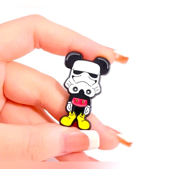 Mickey Mouse Storm Trooper Pin- L 1.4” W 0.8” - Picture 2 of 4